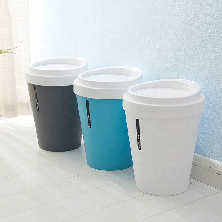 The small coffee cup type household plastic small table trash can