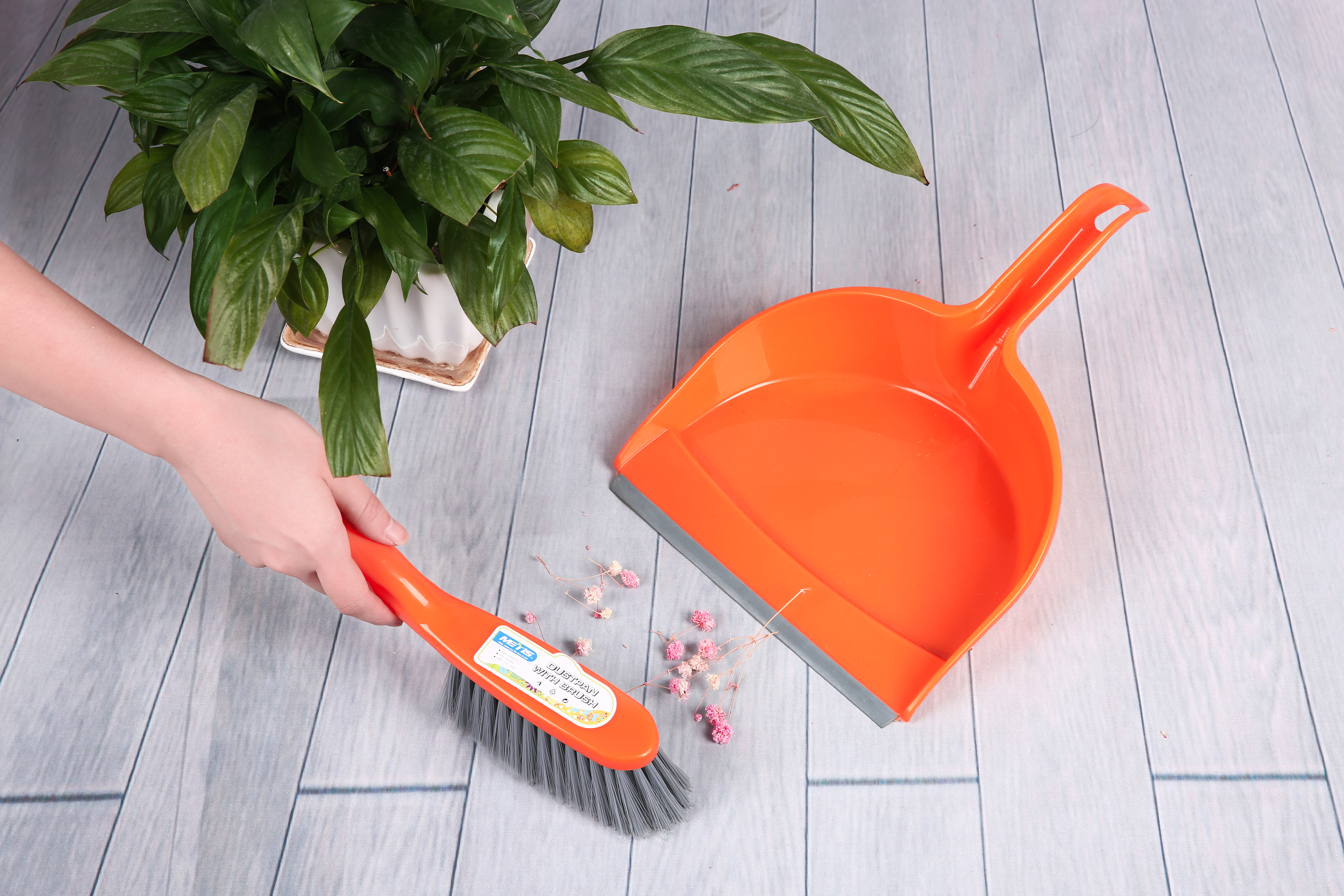 High Quality Cleaning Dustpan With Brush For Home Cleaning Use